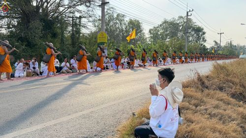 ภาพ No.306779:ภาพเบื้องหลังอาสาสมัครรวมใจ ชุดที่ 5 ในโครงการธรรมยาตรา กตัญญูบูชา มหาปูชนียาจารย์ พระมงคลเทพมุนี(สด จนฺทสโร) พระผู้ปราบมาร อนุสรณ์สถาน 7 แห่ง ปีที่ 14