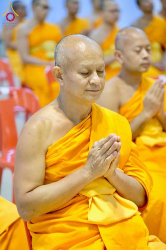 ภาพ No.284934:วันอาทิตย์ที่ 14 ธันวาคม พ.ศ.2568  พิธีปฏิบัติธรรม พิธีถวายภัตตาหารเป็นสังฆทาน พิธีมอบต้นสมบัติจักรพรรดิ ถวายแด่เจ้าอาวาสและประธานสงฆ์ 236 ศูนย์ส่งเสริมศีลธรรมทั่วโลก ณ สภาธรรมกายสากล วัดพระธรรมกาย