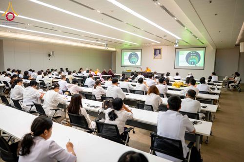 ภาพ No.313137:วันที่ 4 มีนาคม พ.ศ. 2559 หลวงพ่อทัตตชีโว รองเจ้าอาวาสวัดพระธรรมกาย ได้เมตตาถวายการต้อนรับปฏิสันถารพระอาคันตุกะจาก 19 ประเทศ ที่เดินทางมาร่วมงานวันมาฆบูชา ณ วัดพระธรรมกาย