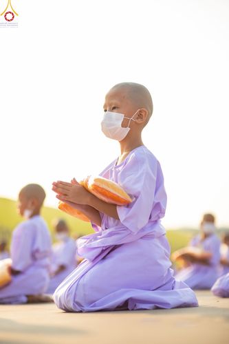 ภาพ No.79790:พิธีเวียนประทักษิณ ณ พระมหาธรรมกายเจดีย์ และพิธีวันทาเจดีย์ ในโครงการบรรพชาสามเณรฟื้นฟูพระพุทธศาสนาทั่วไทย วันเสาร์ที่ 8 เมษายน พ.ศ.2566