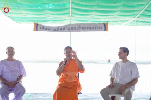 ภาพ No.326805:วันที่ 27-30 เมษายน พ.ศ.2569 ต้อนรับชาวต่างชาติจากประเทศมาเลเซีย ฝรั่งเศส เมียนมาร์ และศรีลังกา  เยี่ยมชมวัดพระธรรมกาย