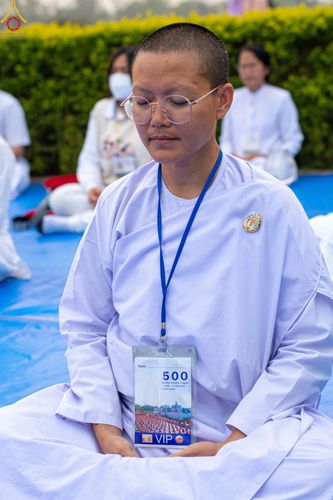 ภาพ No.78195:พิธีจุดประทีปและเวียนประทักษิณถวายเป็นพุทธบูชา ในโครงการบรรพชาสามเณรหมู่ ณ ลุมพินีวัน ประเทศเนปาล  วันที่ 16 มีนาคม พ.ศ. 2566
