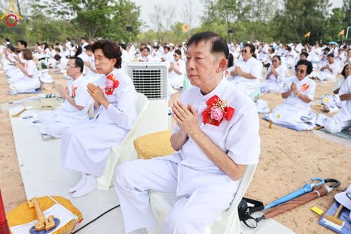 ภาพ No.327345:วันศุกร์ที่ 1 พฤษภาคม พ.ศ.2569 พิธีทอดผ้าป่า โปรยรัตนชาติ ตอกเสาเข็มมงคลต้นแรก สถาปนา “องค์พระเจดีย์เพื่อสร้างสันติภาพโลก” (แห่งแรกของภาคอีสาน) ณ ธุดงคสถานอำนาจเจริญ  อ.เมือง จ.อำนาจเจริญ