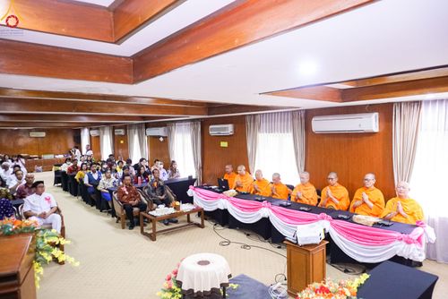 ภาพ No.82189:พิธีมอบรางวัลเกียรติยศและ การลงนามข้อตกลงความร่วมมือ (MOU)  โครงการสอบแข่งขัน  สอบตอบปัญหามงคลชีวิต 38 ประการ  ระหว่างประเทศ ในวันเสาร์ที่ 3 มิ.ย. พ.ศ.2566 ณ ห้องประชุม อวัทธนะ มหาเจดีย์บุโรพุทโธ ประเทศอินโดนีเซีย