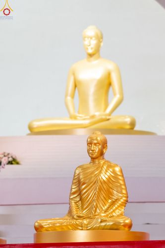 ภาพ No.78975:พิธีวางแผ่นจารึกชื่อ และพิธีวางพวงมาลัยสักการะพระบรมพุทธเจ้า ณ สภาธรรมกายสากล วัดพระธรรมกาย วันที่ 2 เมษายน พ.ศ. 2566