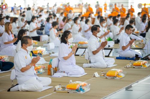 ภาพ No.84005:พิธีบุพเปตพลี ครั้งที่ 137 ร่วมอุทิศบุญกุศลแด่หมู่ญาติที่ล่วงลับไปแล้ว และสืบทอดอายุพระพุทธศาสนา ในวันจันทร์ที่ 17 กรกฎาคม พ.ศ. 2566 ณ หอฉันคุณยายอาจารย์ฯ วัดพระธรรมกาย