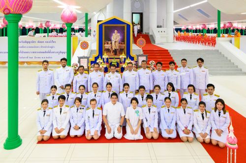 ภาพ No.78555:พิธีต้อนรับสัญญาบัตร พัดยศ ผ้าไตรและถวายมุทิตาสักการะฯ พระครูสิทธิรัตนวิเทศ และ พระครูวิเทศสันติคุณ วันอังคารที่ 28 มีนาคม พ.ศ. 2566 ณ อุโบสถวัดพระธรรมกาย