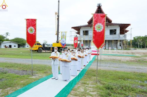 ภาพ No.83281:พิธีถวายสังฆทานคณะสงฆ์ 85 รูป  และพิธีทอดผ้าป่ายกช่อฟ้าดวงแก้ว มหาวิหารหลวงปู่  วันอาทิตย์ที่ 18 มิถุนายน 2566 ณ ศูนย์ปฏิบัติธรรมภาคใต้ อ.บางกล่ำ จ.สงขลา