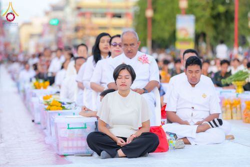 ภาพ No.313916:วันอาทิตย์ที่ 14 มีนาคม พ.ศ. 2569 ทำบุญเมืองหาดใหญ่ตักบาตรพระ 1,109 รูป เติมบุญใหญ่ หลังวิกฤตมหาอุทกภัย ณ ซุ้มประตูไชน่าทาวน์ ถนนศุภสารรังสรรค์ อ.หาดใหญ่ จ.สงขลา