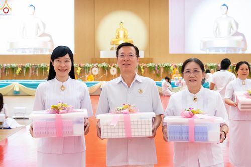 ภาพ No.280505:วันที่ 28 ธันวาคม พ.ศ.2568 พิธีถวายอุปกรณ์ทำความสะอาด ณ ห้องแก้วสารพัดนึก วัดพระธรรมกาย