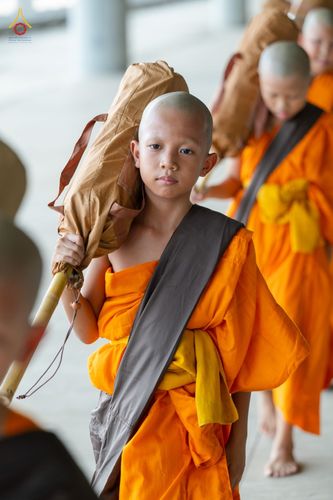 ภาพ No.81015:การฝึกเดินธุดงค์ของสามเณร ในโครงการบรรพชาสามเณรเพื่อฟื้นฟูพระพุทธศาสนาทั่วไทย ประจำปี 2566 ณ วิหารคดชั้น2 วัดพระธรรมกาย