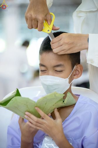 ภาพ No.78785:พิธีปลงผมนาคธรรมทายาท โครงการอบรมยุวธรรมทายาท มัชฌิมธรรมทายาท และธรรมทายาทรุ่นอุดมศึกษา ณ สภาธรรมกายสากล วัดพระธรรมกาย วันเสาร์ที่ 1 เมษายน พ.ศ. 2566