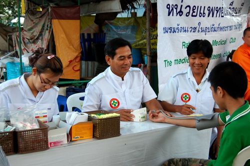 ภาพ No.3759:มูลนิธิธรรมกายช่วยภัยน้ำท่วม ปี พ.ศ.2554 ที่ อ.บางปะหัน พระนครศรีอยุธยา