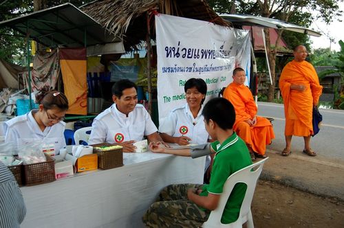 ภาพ No.3758:มูลนิธิธรรมกายช่วยภัยน้ำท่วม ปี พ.ศ.2554 ที่ อ.บางปะหัน พระนครศรีอยุธยา