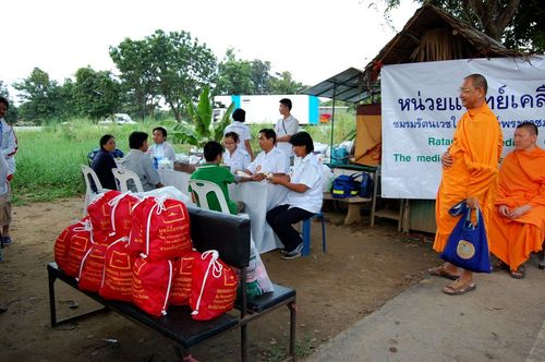 มูลนิธิธรรมกายช่วยภัยน้ำท่วม ปี พ.ศ.2554 ที่ อ.บางปะหัน พระนครศรีอยุธยา