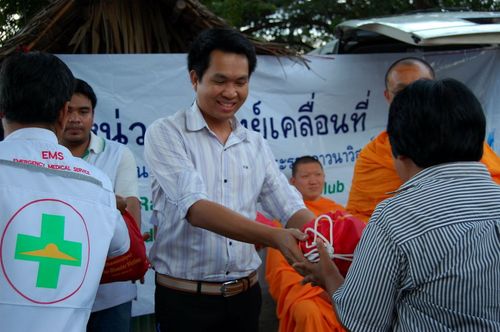 ภาพ No.3760:มูลนิธิธรรมกายช่วยภัยน้ำท่วม ปี พ.ศ.2554 ที่ อ.บางปะหัน พระนครศรีอยุธยา