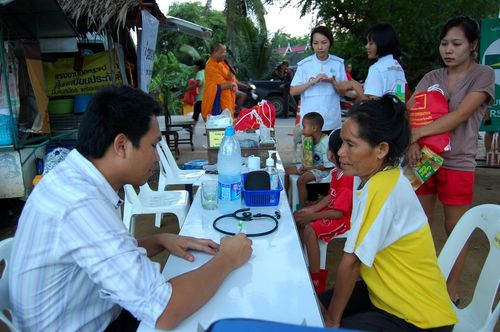 ภาพ No.3769:มูลนิธิธรรมกายช่วยภัยน้ำท่วม ปี พ.ศ.2554 ที่ อ.บางปะหัน พระนครศรีอยุธยา