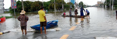 ภาพ No.3773:มูลนิธิธรรมกายช่วยภัยน้ำท่วม ปี พ.ศ.2554 ที่ จ.ชัยนาท