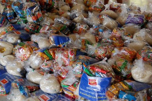 ภาพ No.3777:มูลนิธิธรรมกายช่วยภัยน้ำท่วม ปี พ.ศ.2554 ที่ จ.ชัยนาท