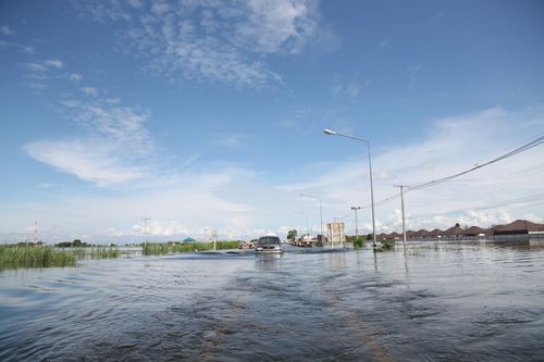 ภาพ No.3795:มูลนิธิธรรมกายช่วยภัยน้ำท่วม ปี พ.ศ.2554 ที่ ต.เกาะเรียน พระนครศรีอยุธยา