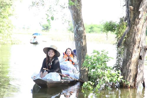 ภาพ No.3810:มูลนิธิธรรมกายช่วยภัยน้ำท่วม ปี พ.ศ.2554 ที่ ต.เกาะเรียน พระนครศรีอยุธยา