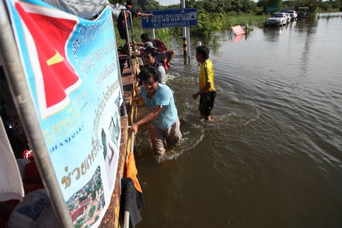 ภาพ No.3819:มูลนิธิธรรมกายช่วยภัยน้ำท่วม ปี พ.ศ.2554 ที่ ต.เกาะเรียน พระนครศรีอยุธยา