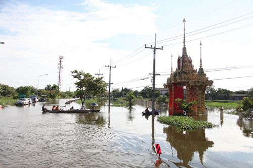 ภาพ No.3814:มูลนิธิธรรมกายช่วยภัยน้ำท่วม ปี พ.ศ.2554 ที่ ต.เกาะเรียน พระนครศรีอยุธยา