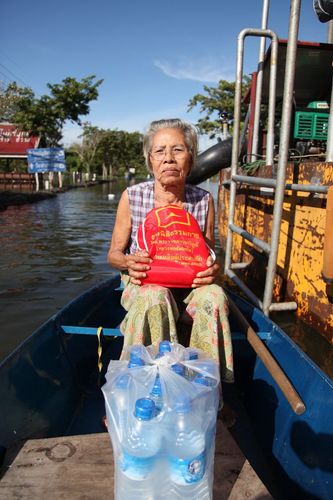 ภาพ No.3825:มูลนิธิธรรมกายช่วยภัยน้ำท่วม ปี พ.ศ.2554 ที่ ต.เกาะเรียน พระนครศรีอยุธยา