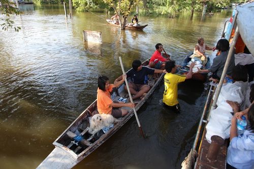 ภาพ No.3852:มูลนิธิธรรมกายช่วยภัยน้ำท่วม ปี พ.ศ.2554 ที่ ต.เกาะเรียน พระนครศรีอยุธยา