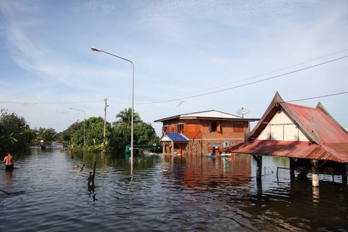 ภาพ No.3861:มูลนิธิธรรมกายช่วยภัยน้ำท่วม ปี พ.ศ.2554 ที่ ต.เกาะเรียน พระนครศรีอยุธยา