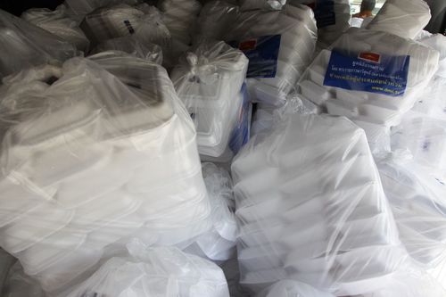 ภาพ No.3877:มูลนิธิธรรมกายช่วยภัยน้ำท่วม ปี พ.ศ.2554 ที่ จ.ปทุมธานี