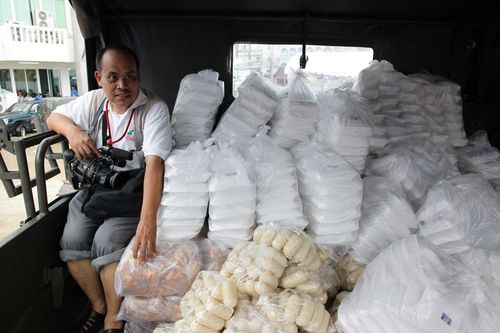 ภาพ No.3888:มูลนิธิธรรมกายช่วยภัยน้ำท่วม ปี พ.ศ.2554 ที่ จ.ปทุมธานี