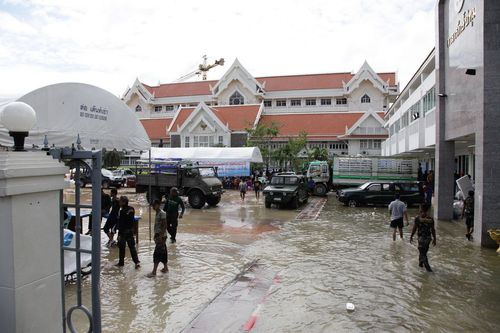 ภาพ No.3892:มูลนิธิธรรมกายช่วยภัยน้ำท่วม ปี พ.ศ.2554 ที่ จ.ปทุมธานี