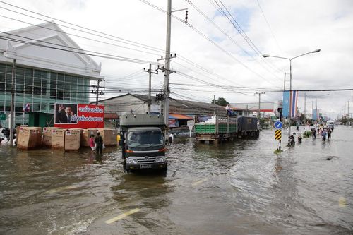 ภาพ No.3894:มูลนิธิธรรมกายช่วยภัยน้ำท่วม ปี พ.ศ.2554 ที่ จ.ปทุมธานี