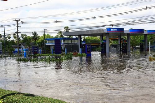 ภาพ No.3915:มูลนิธิธรรมกายช่วยภัยน้ำท่วม ปี พ.ศ.2554 ที่ จ.ปทุมธานี