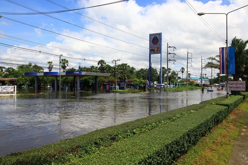 ภาพ No.3916:มูลนิธิธรรมกายช่วยภัยน้ำท่วม ปี พ.ศ.2554 ที่ จ.ปทุมธานี