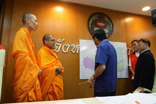 ภาพ No.3946:มูลนิธิธรรมกายช่วยภัยน้ำท่วม ปี พ.ศ.2554 ที่ จ.ปทุมธานี