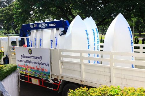 มูลนิธิธรรมกายช่วยภัยน้ำท่วม ปี พ.ศ.2554 พิธีมอบเรือและถุงยังชีพ