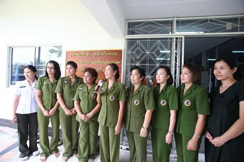 ภาพ No.4039:มูลนิธิธรรมกายช่วยภัยน้ำท่วม ปี พ.ศ.2554 พิธีมอบเรือและถุงยังชีพ