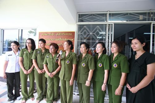 ภาพ No.4037:มูลนิธิธรรมกายช่วยภัยน้ำท่วม ปี พ.ศ.2554 พิธีมอบเรือและถุงยังชีพ