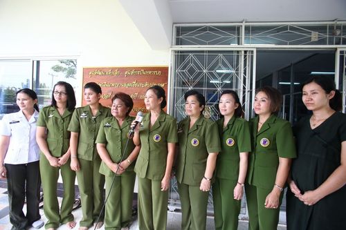 ภาพ No.4038:มูลนิธิธรรมกายช่วยภัยน้ำท่วม ปี พ.ศ.2554 พิธีมอบเรือและถุงยังชีพ