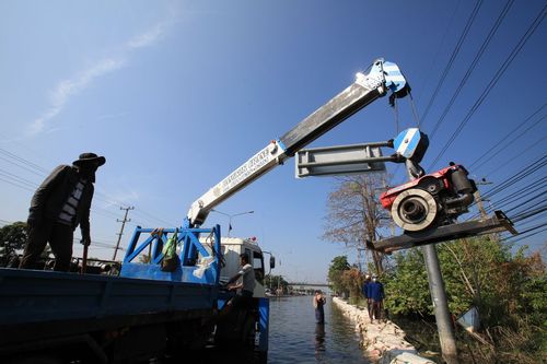 ภาพ No.4051:มูลนิธิธรรมกายช่วยภัยน้ำท่วม ปี พ.ศ.2554 ที่วัดเขียนเขต