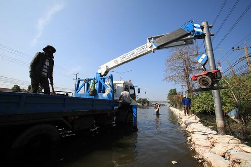 ภาพ No.4053:มูลนิธิธรรมกายช่วยภัยน้ำท่วม ปี พ.ศ.2554 ที่วัดเขียนเขต