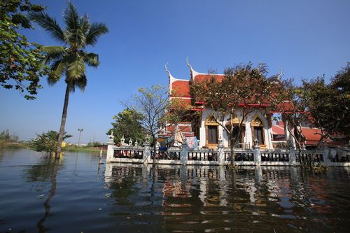 ภาพ No.4063:มูลนิธิธรรมกายช่วยภัยน้ำท่วม ปี พ.ศ.2554 ที่วัดเขียนเขต