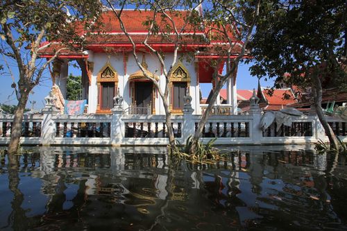 ภาพ No.4066:มูลนิธิธรรมกายช่วยภัยน้ำท่วม ปี พ.ศ.2554 ที่วัดเขียนเขต