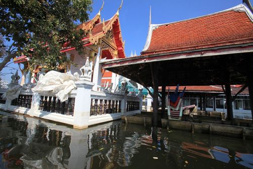 ภาพ No.4065:มูลนิธิธรรมกายช่วยภัยน้ำท่วม ปี พ.ศ.2554 ที่วัดเขียนเขต