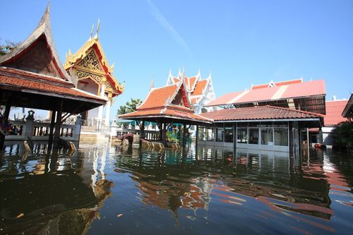 ภาพ No.4068:มูลนิธิธรรมกายช่วยภัยน้ำท่วม ปี พ.ศ.2554 ที่วัดเขียนเขต