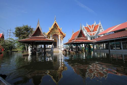 ภาพ No.4070:มูลนิธิธรรมกายช่วยภัยน้ำท่วม ปี พ.ศ.2554 ที่วัดเขียนเขต