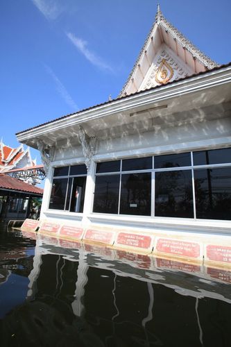 ภาพ No.4069:มูลนิธิธรรมกายช่วยภัยน้ำท่วม ปี พ.ศ.2554 ที่วัดเขียนเขต