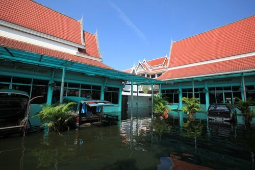 ภาพ No.4073:มูลนิธิธรรมกายช่วยภัยน้ำท่วม ปี พ.ศ.2554 ที่วัดเขียนเขต